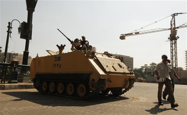 Obama to meet top aides on Egypt military aid as White House says assistance not freezed