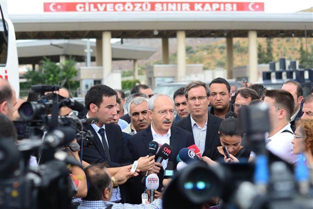 Main opposition leader visits Syria border gate, says Turkey imports terrorism