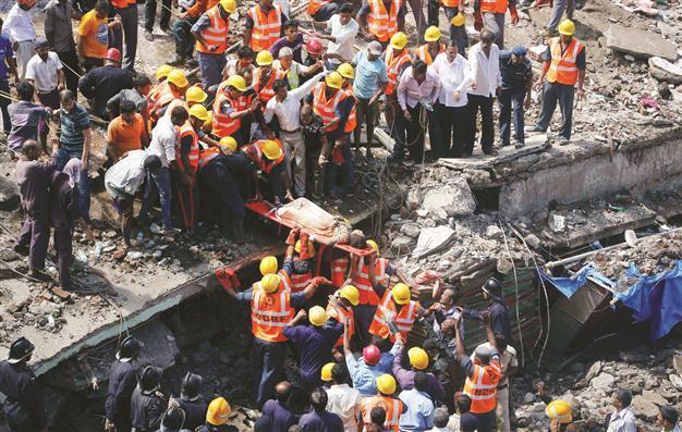 Mumbai building collapse leaves several deads and dozens trapped