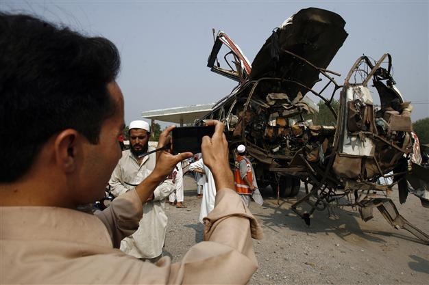 Pakistan bus bomb kills at least 18: officials