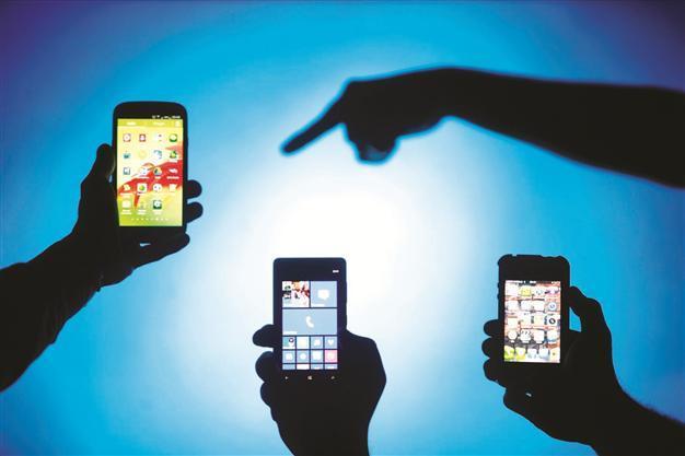 Mobile imports raise current account gap