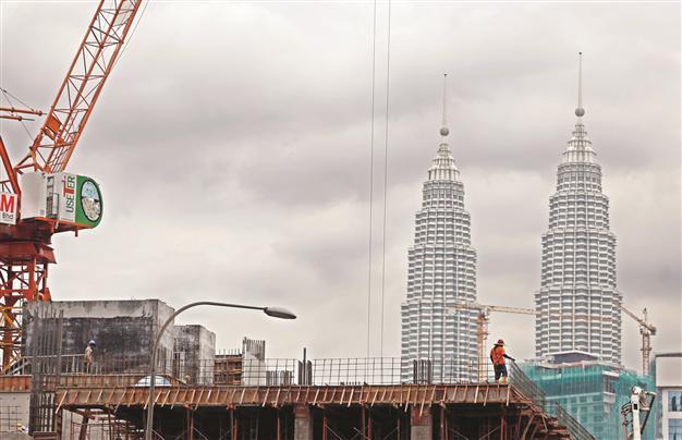 Petronas to build $35 billion LNG plant in Canada