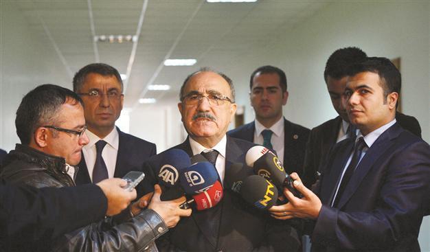 Turkey says no wall work at Syria border