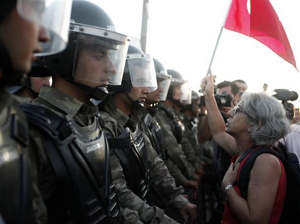 Police forces resort to teargas to disperse Silivri crowds ahead of verdict in Turkeys major coup trial