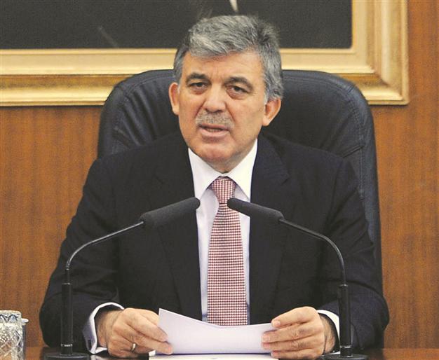 Turkish President Gül weighs into debate, stands behind intelligence chief