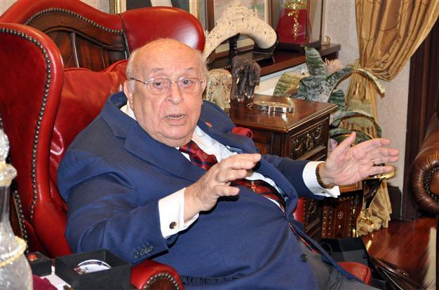 Former Turkish President Demirel heads to Baku forum