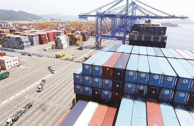 Tough days ahead for Turkeys exporters, says minister