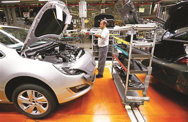 GM sees auto industry slowing in Middle East