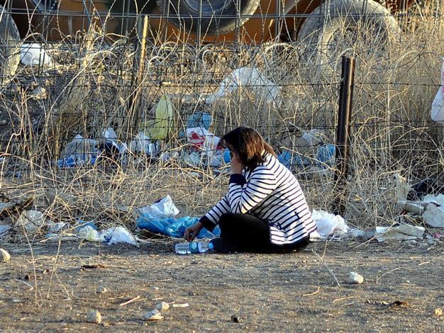 Woman joins Nusaybin mayor’s hunger strike against wall on Syrian border