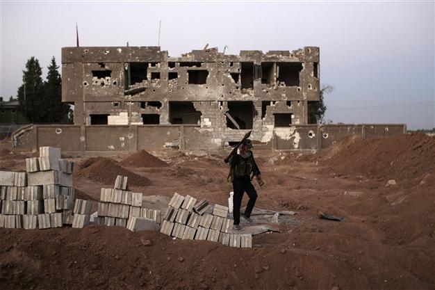 Syria war costs industry $2.2 billion: minister