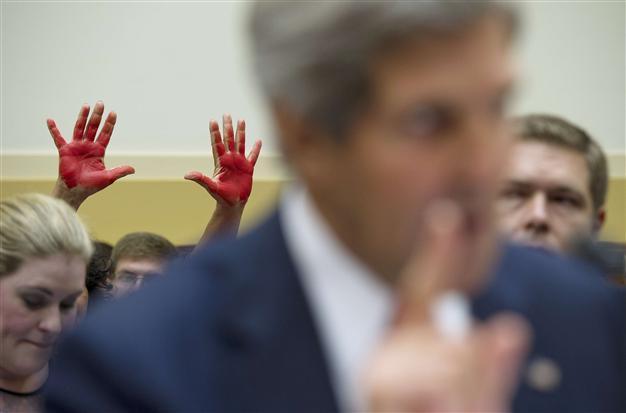 Anti-war demonstrators in silent protest during Kerrys address before US House committee