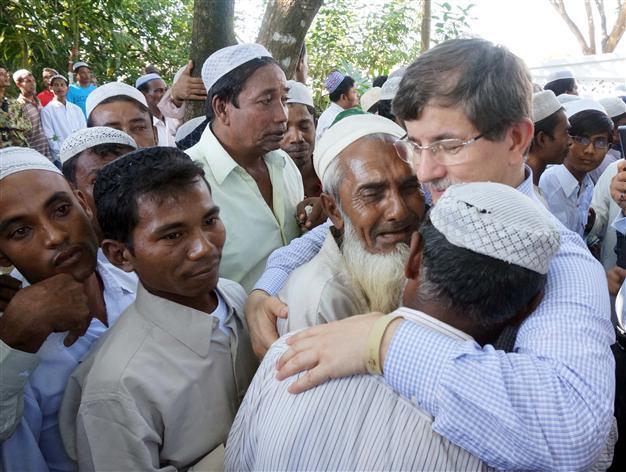 Foreign Minister Davuto lu visits Myanmar s Muslim minority in