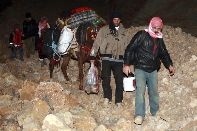 Three Syrians shot dead while crossing Turkish border