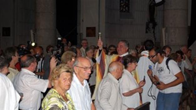 Blessed are the smartphones, says French priest