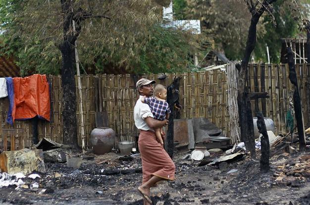 Buddhist mobs kill 1, torch 70 homes in Myanmar