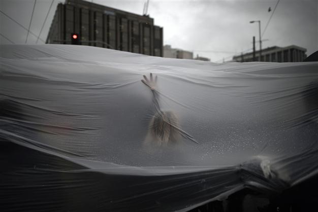 Moodys upgrades Greeces bonds two notches on better outlook