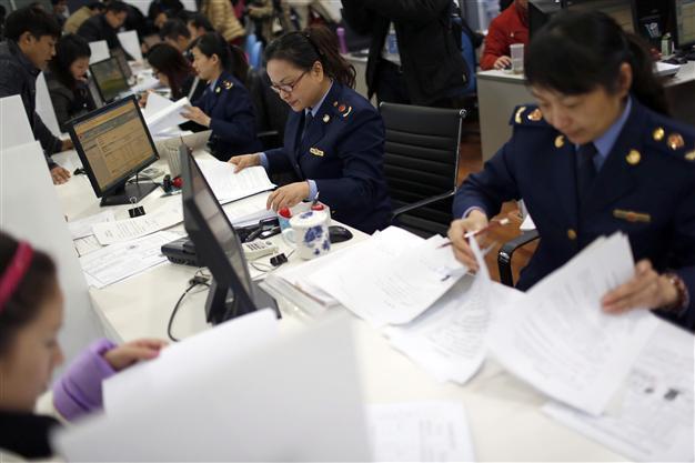 China punishes 20,000 officials for being too bureaucratic