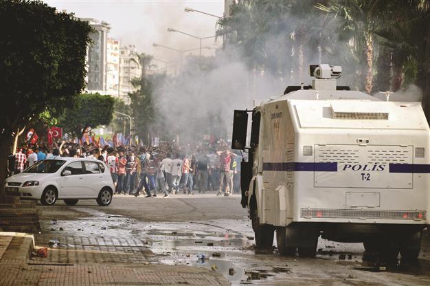 Official replaced for not launching probe into teachers attending Gezi protests in Adana