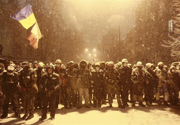 Ukraine police move protesters away from government HQ