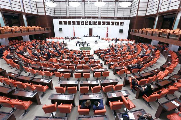 Government submits Iraq motion to extend authorization for troops