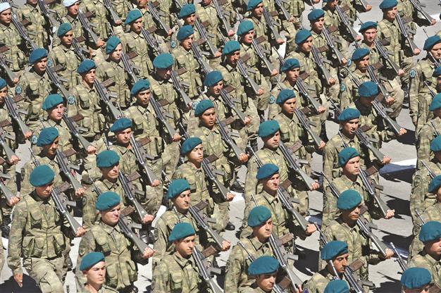 Turkish government moves to shorten compulsory military service