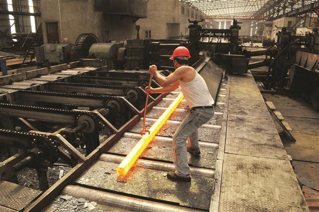 Confidence indices for local sectors drop in December