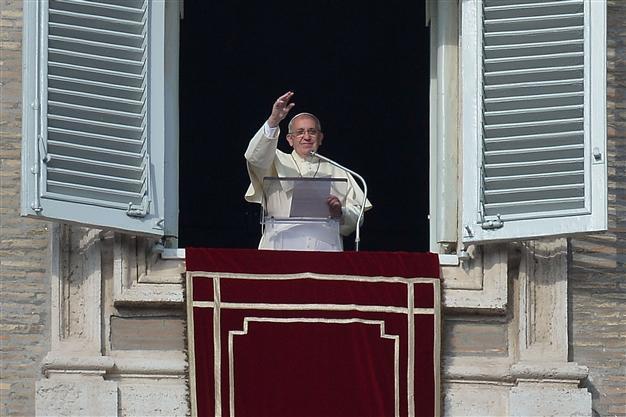 Pope calls for global solidarity in New Year blessing