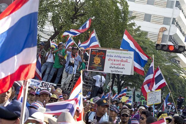 At least 28 hurt in blast at Bangkok opposition march: officials