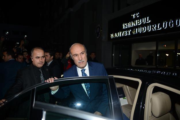 Turkish gov’t removes Istanbul police chief as pressure grows for ministers’ resignation