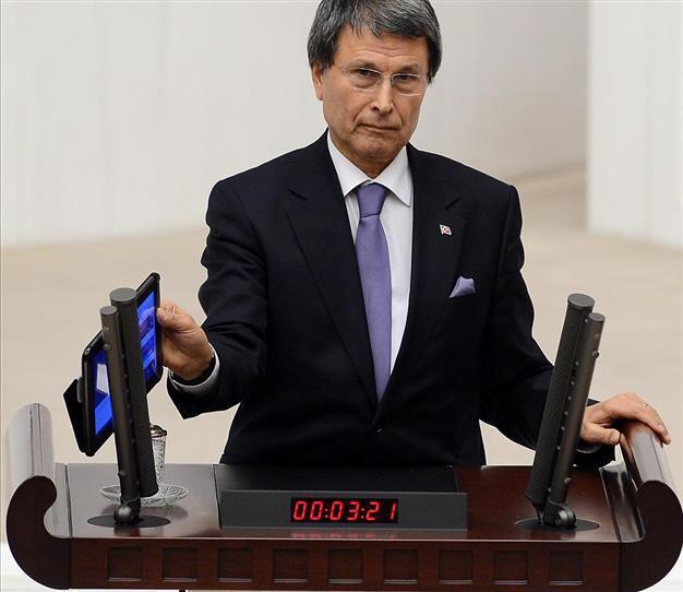 Turkish PM directly intervened in TV news broadcast: Opposition MP