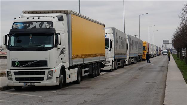 Bulgaria says will apply to European Commission if truck deadlock continues