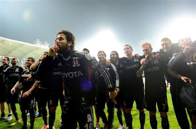 Beşiktaş rejoins title race with 3-0 Kasımpaşa win in rematch