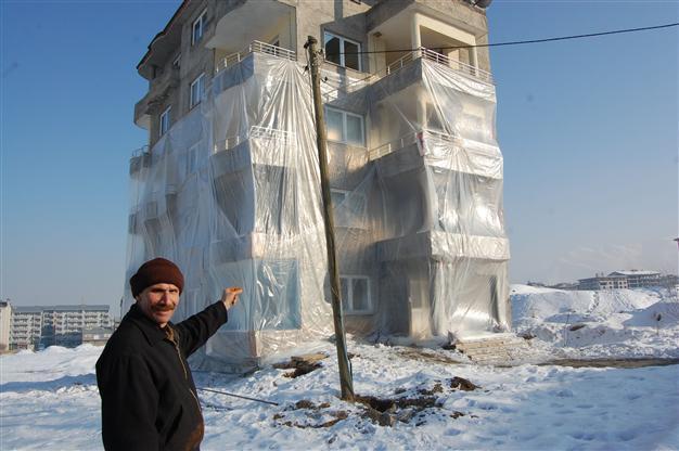 Man covers apartment building with plastic to fight cold in eastern Turkey