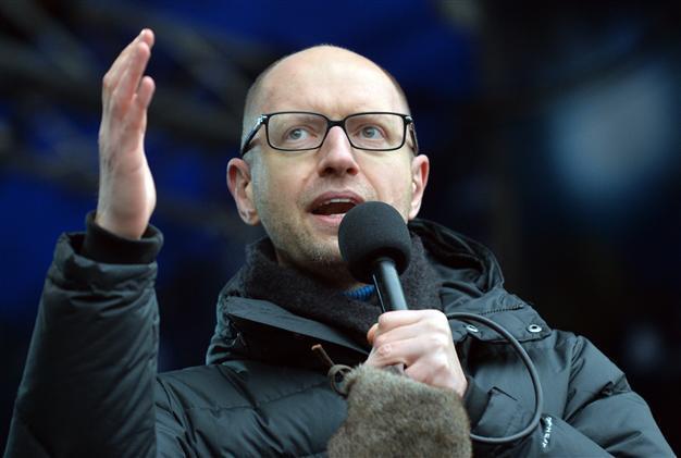 Ukraine opposition to ask Merkel for financial aid