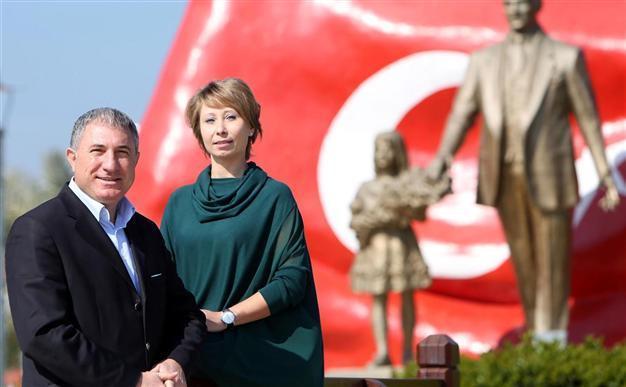 Turkey’s AKP woos voters with Russian-origin candidate for Antalya district council