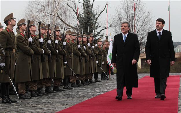 Turkish President Gül hints at approving disputed Internet bill
