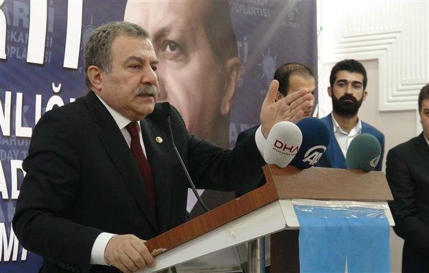 Turkeys ex-interior minister denounces leaked phone call to son during graft raid as ‘illegal’