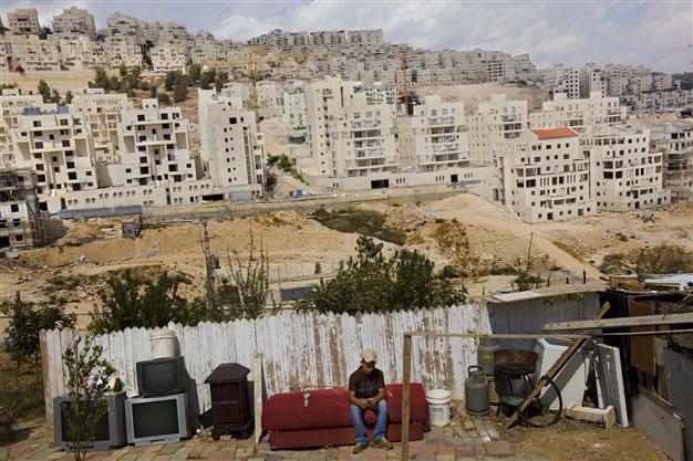 Israel says to free Palestinians and build more settlements