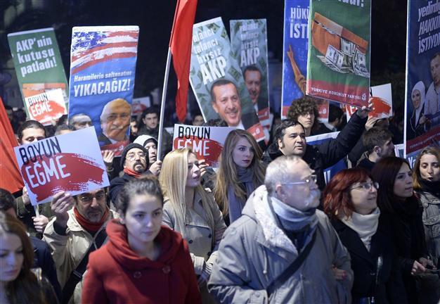Protest staged in Istanbul to denounce government over graft allegations