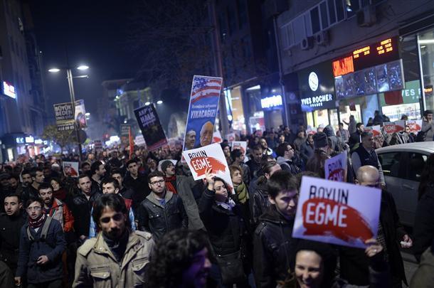 Protest staged in Istanbul to denounce government over graft allegations