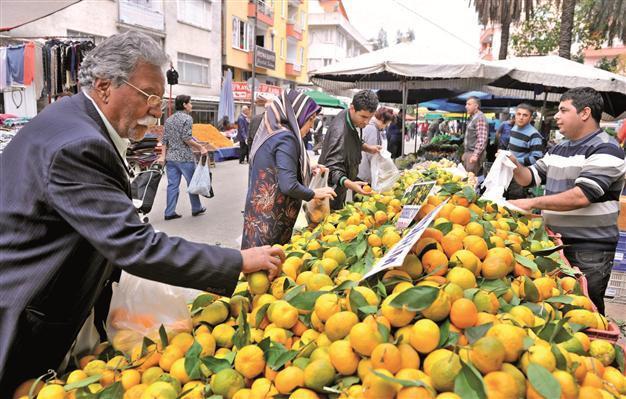 Turkish consumers lose confidence in economy’s outlook in December