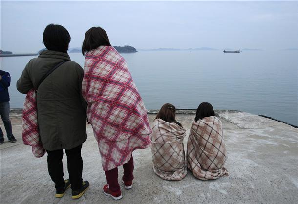 Fears grow for hundreds missing in South Korean ferry capsize as nine confirmed dead