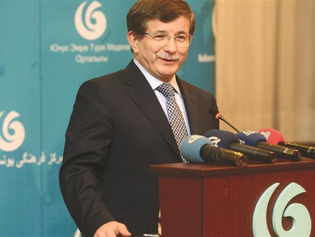 Foreign Minister Davutoğlu emerges as strong PM candidate