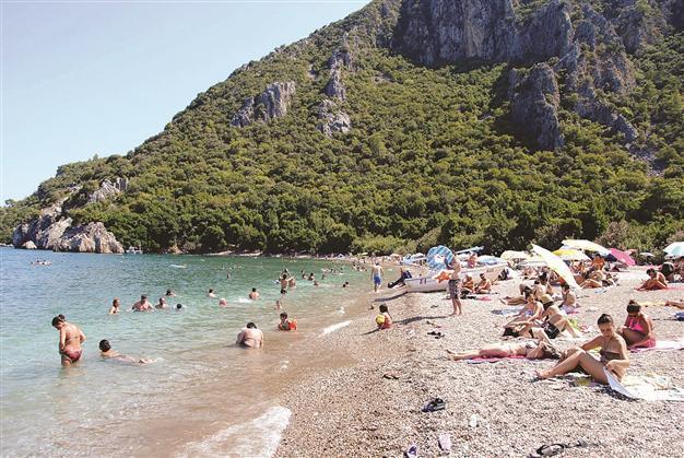 Iranians, Israelis rush to Antalya