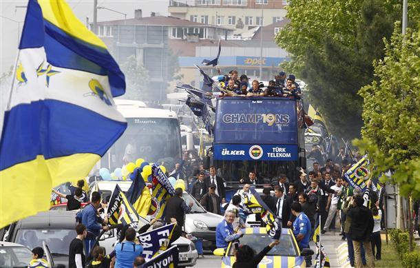 Fenerbahçe chairman slams club’s fans at title celebration