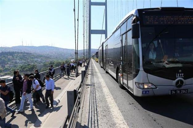 People cross Bosphorus Bridge on foot as accident blocks Istanbul traffic