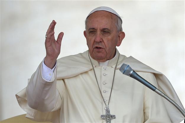 Pope warns against money in football