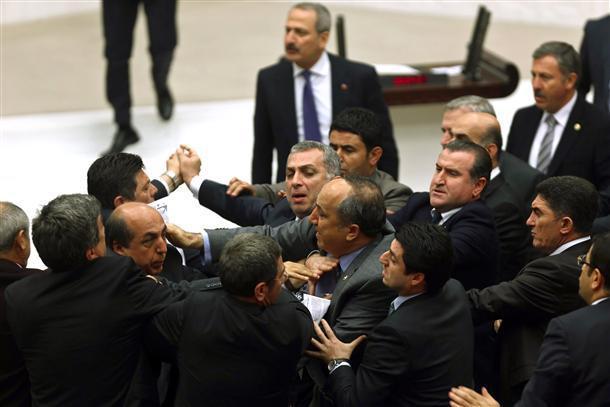 Parliament approves to set up inquiry commission into graft claims with overwhelming majority