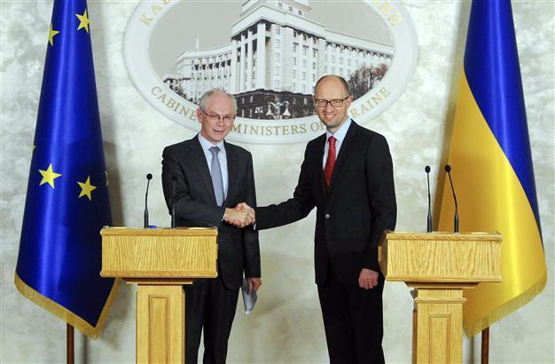 EU, OSCE seek to defuse Ukraine crisis after pro-Russia vote