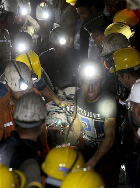 At least 282 workers die in coal mine accident, three days of mourning is declared